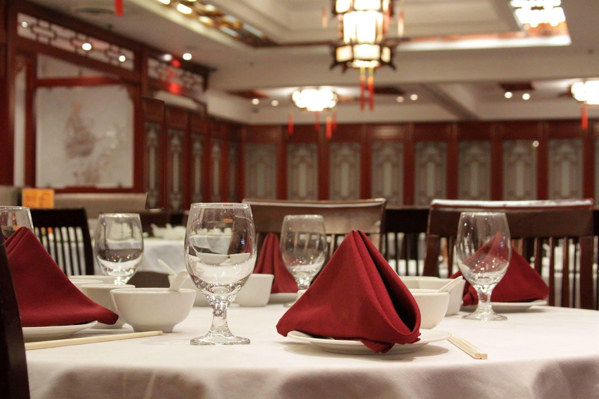 Red Lion Inn And Suites Victoria Exteriér fotografie