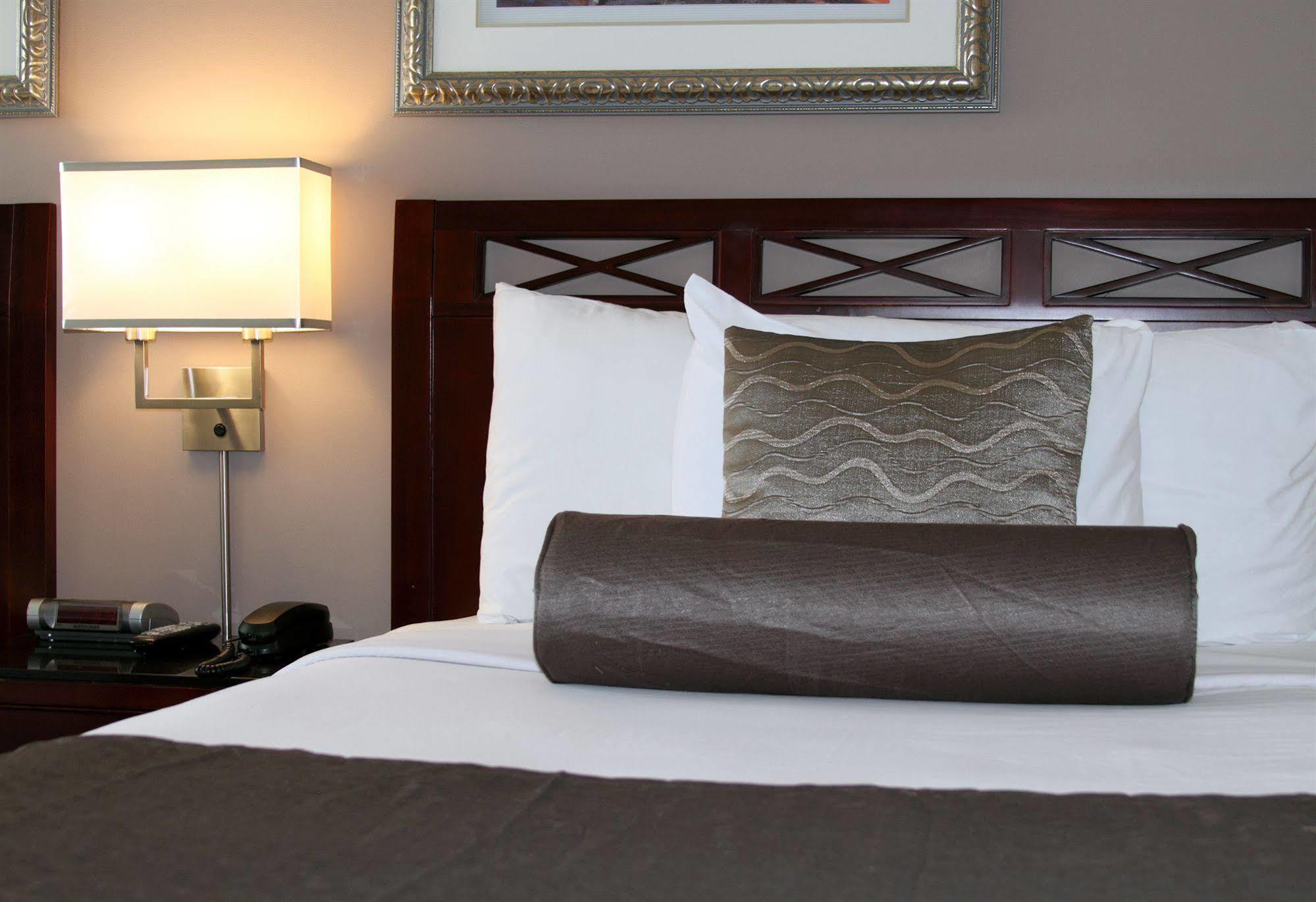 Red Lion Inn And Suites Victoria Exteriér fotografie