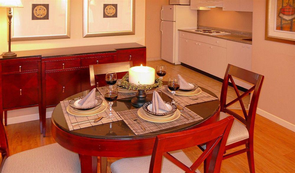 Red Lion Inn And Suites Victoria Restaurace fotografie